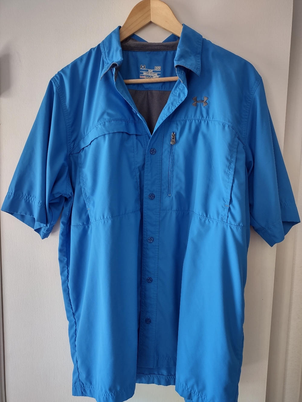 Under Armour HeatGear Blue Fishing Shirt Mens Large Loose Vented Short Sleeve